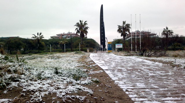 Imagen del paseo mar�timo de Gav� Mar nevado (23 de Febrero de 2013)